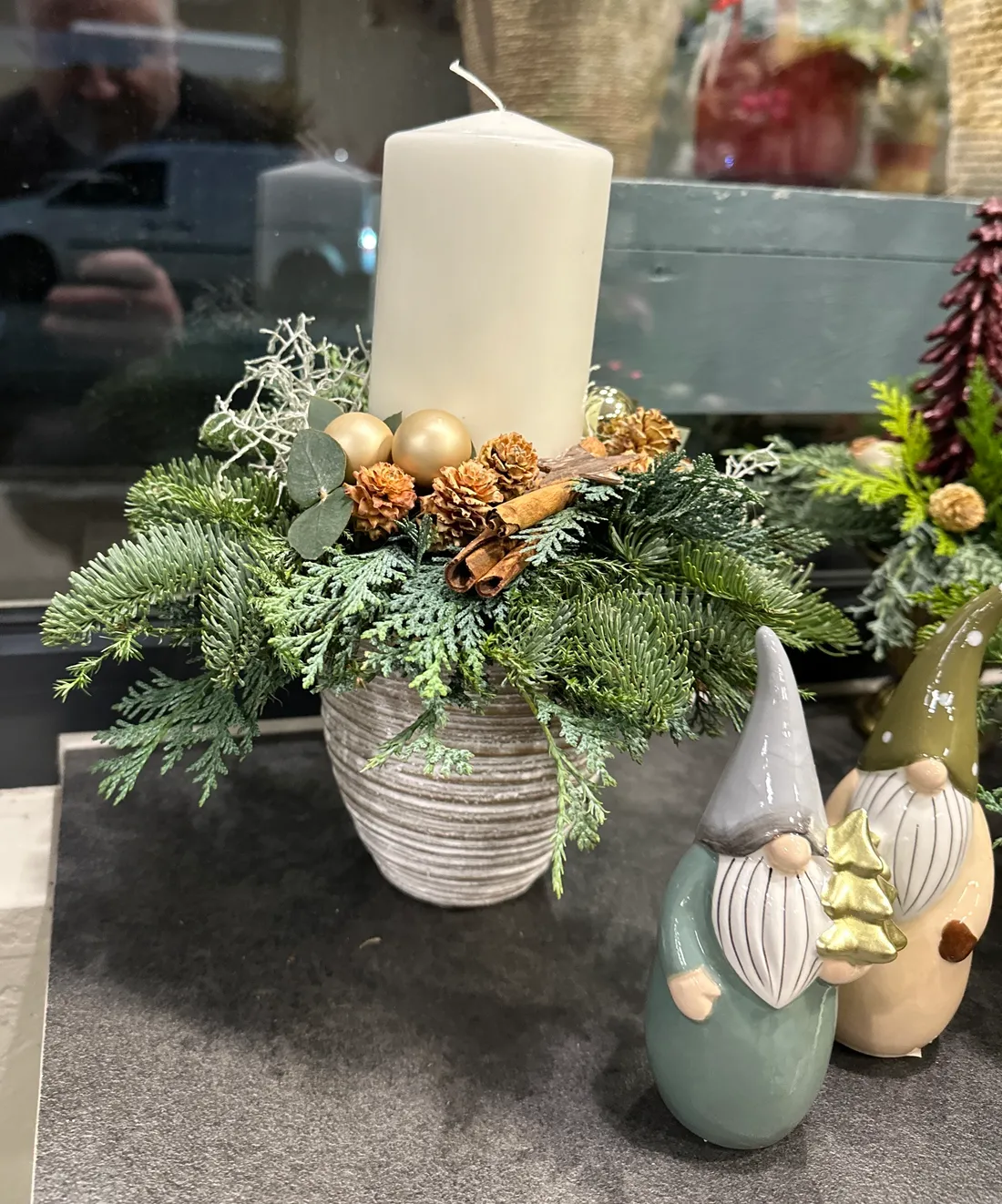 Adventsgesteck mit grünen Kerzen vom Blumenatelier Moers