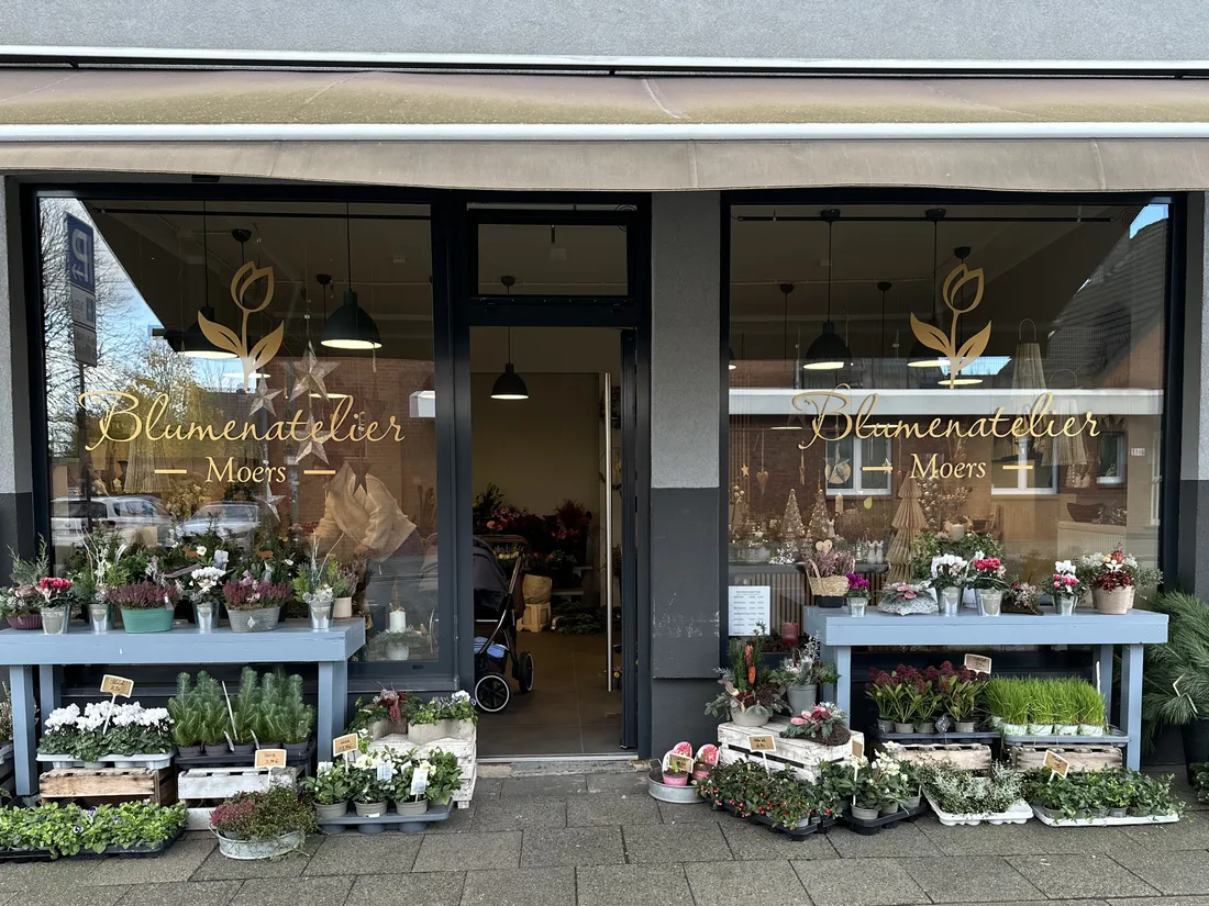 Das Blumenatelier Moers an der Hülsdonkerstraße in Moers-Hülsdonk – Außenansicht mit Schaufenster